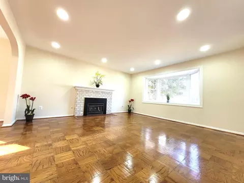 7319 Gresham St, Springfield, VA 22151 photo 7