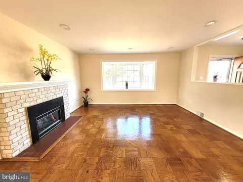 7319 Gresham St, Springfield, VA 22151 photo 9