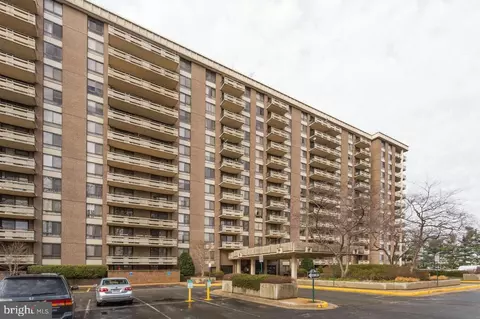 1808 Old Meadow Rd #301, Mclean, VA 22102