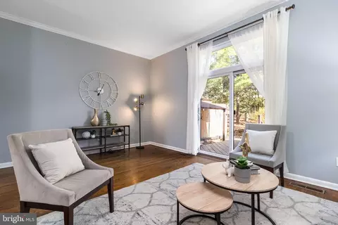 Living - 2010 Golf Course Dr, Reston, VA 20191 photo 4 of 4