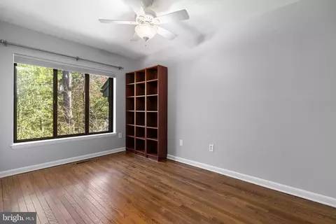 Bedroom - 2010 Golf Course Dr, Reston, VA 20191 photo 5 of 5