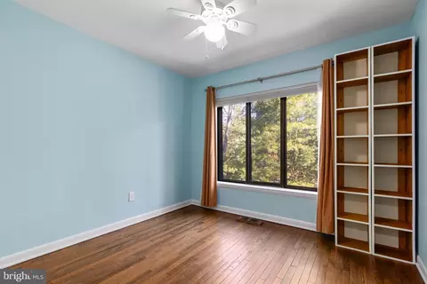 Bedroom - 2010 Golf Course Dr, Reston, VA 20191 photo 4 of 5