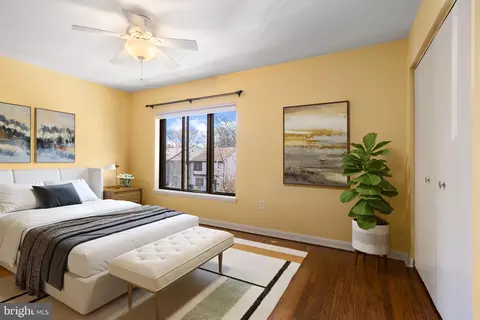 Bedroom - 2010 Golf Course Dr, Reston, VA 20191 photo 2 of 5