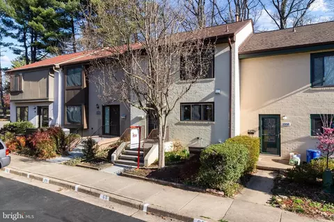 Exterior - 2010 Golf Course Dr, Reston, VA 20191 photo 2 of 3