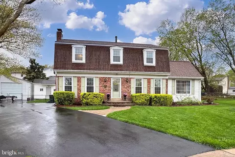 5824 Bridgewater Ct, Alexandria, VA 22315