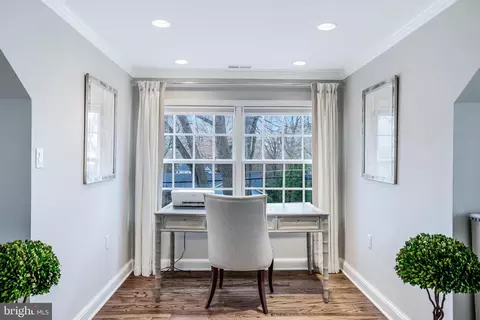 Entry Way - 1709 Forest Ln, Mclean, VA 22101 photo 4 of 5
