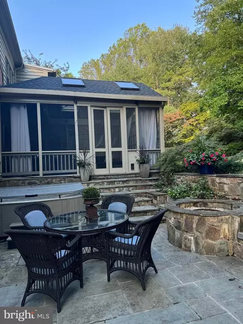 Exterior - 1709 Forest Ln, Mclean, VA 22101 photo 11 of 13
