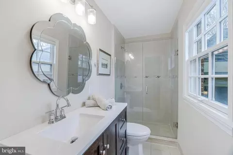 Bath - 1709 Forest Ln, Mclean, VA 22101 photo 2 of 6