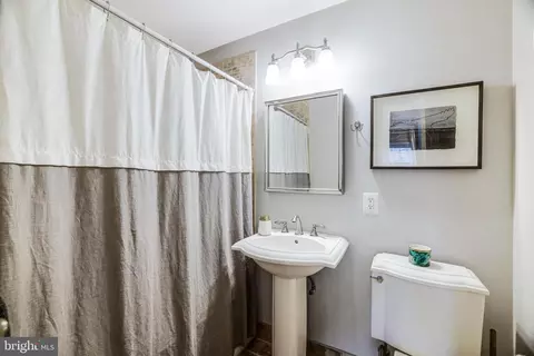 Bath - 1709 Forest Ln, Mclean, VA 22101 photo 1 of 6