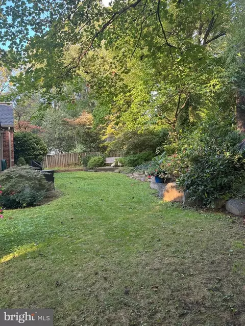 Exterior - 1709 Forest Ln, Mclean, VA 22101 photo 8 of 13