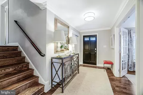 Entry Way - 1709 Forest Ln, Mclean, VA 22101 photo 2 of 5