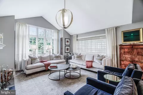 Living - 1709 Forest Ln, Mclean, VA 22101 photo 2 of 2