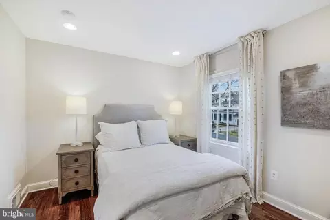Bedroom - 1709 Forest Ln, Mclean, VA 22101 photo 1 of 7