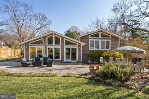 7802 Wellington Rd, Alexandria, VA 22306
