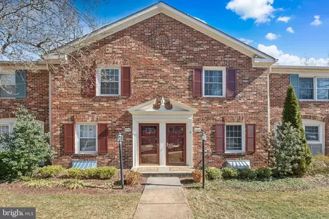 5909 Prince George Dr #320, Springfield, VA 22152