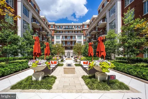 6900 Fleetwood Rd #322, Mclean, VA 22101