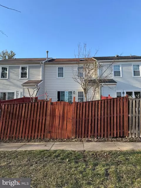 7861 Parthian Ct, Springfield, VA 22153 photo 2