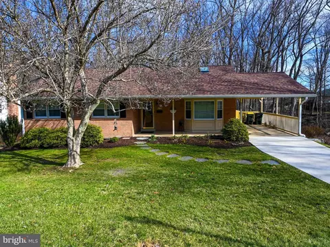 8420 Frost Way, Annandale, VA 22003
