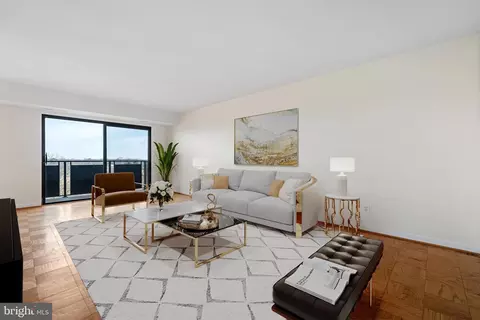3100 S Manchester St #814, Falls Church, VA 22044