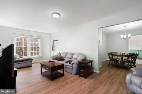 Living - 7318 Spring View Ct, Springfield, VA 22153 photo 2 of 2