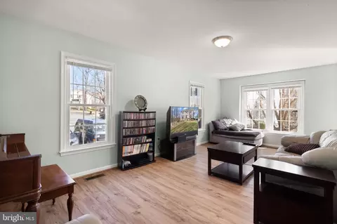Living - 7318 Spring View Ct, Springfield, VA 22153 photo 1 of 2