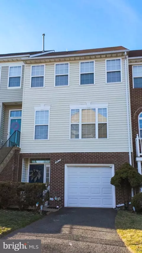 14627 Seasons Dr, Centreville, VA 20120