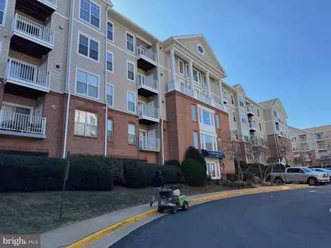 7011 Falls Reach Dr #406, Falls Church, VA 22043