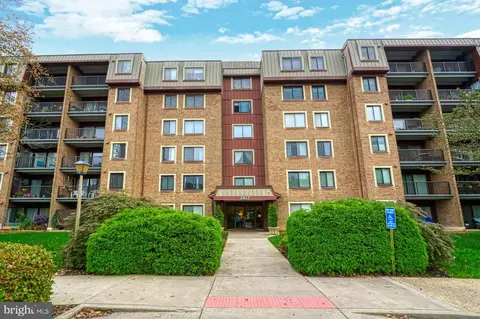 2817 Jermantown Rd #601, Oakton, VA 22124