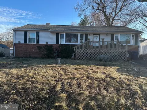 6821 Beechview Dr, Falls Church, VA 22042
