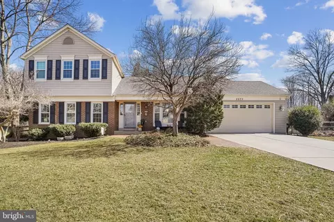 2573 Huntington Dr, Herndon, VA 20171