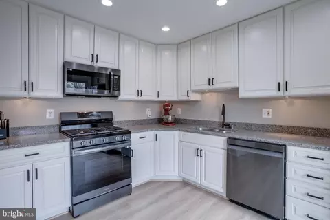 8524 Lakinhurst Ln, Springfield, VA 22152 photo 13