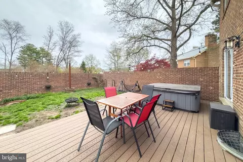 8524 Lakinhurst Ln, Springfield, VA 22152 photo 17