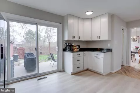 8524 Lakinhurst Ln, Springfield, VA 22152 photo 15