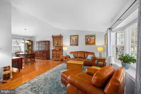 9715 Biggers Rd, Burke, VA 22015 photo 5