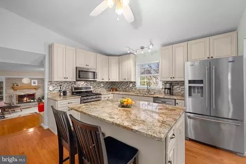 9715 Biggers Rd, Burke, VA 22015 photo 16