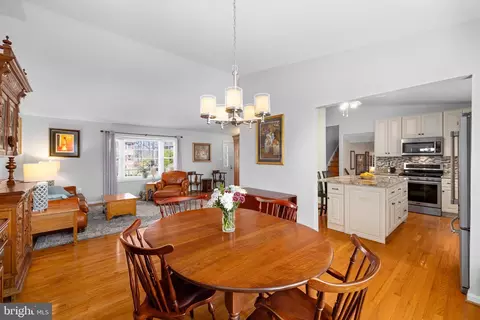 9715 Biggers Rd, Burke, VA 22015 photo 6