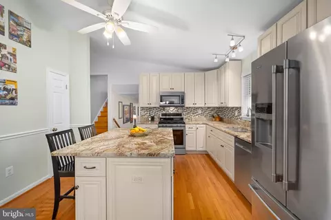 9715 Biggers Rd, Burke, VA 22015 photo 17