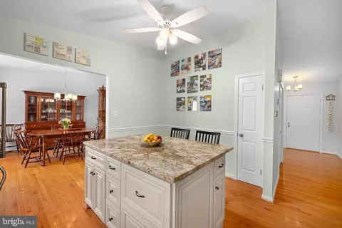 9715 Biggers Rd, Burke, VA 22015 photo 18