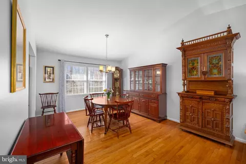 9715 Biggers Rd, Burke, VA 22015 photo 11