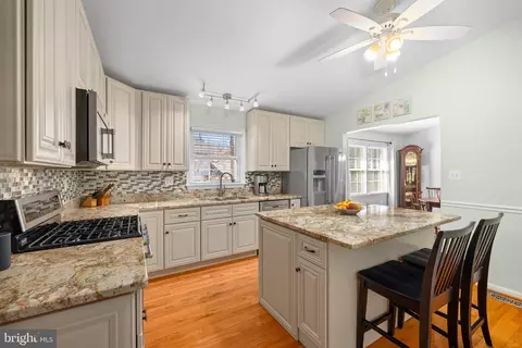 9715 Biggers Rd, Burke, VA 22015 photo 15