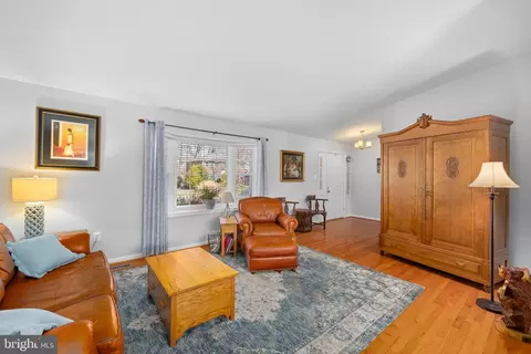 9715 Biggers Rd, Burke, VA 22015 photo 9