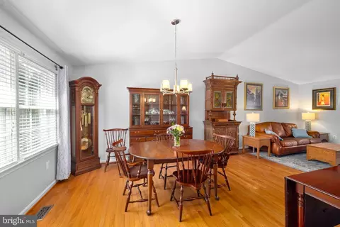 9715 Biggers Rd, Burke, VA 22015 photo 13