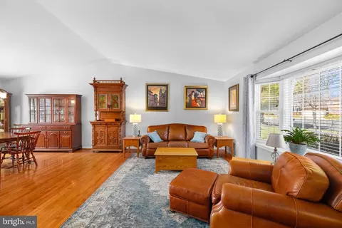 9715 Biggers Rd, Burke, VA 22015 photo 7