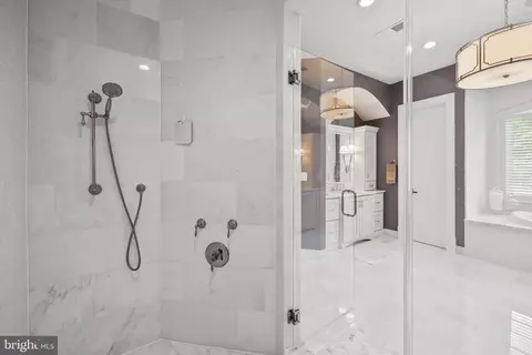 Bath - 7805 Grovemont Dr, Mclean, VA 22102 photo 4 of 5