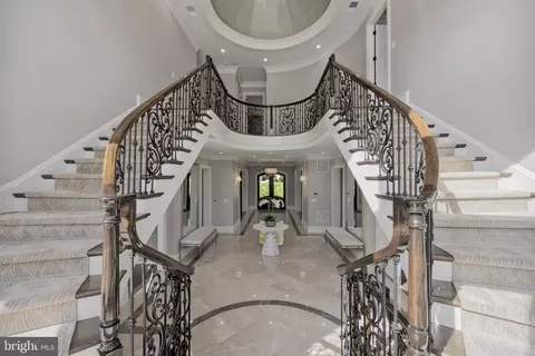 Entry Way - 7805 Grovemont Dr, Mclean, VA 22102 photo 4 of 7