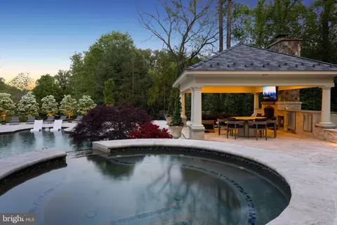 Exterior - 7805 Grovemont Dr, Mclean, VA 22102 photo 12 of 19