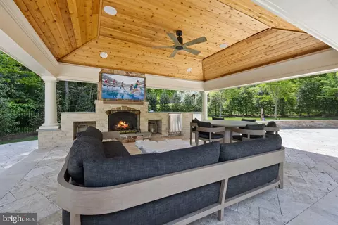 Exterior - 7805 Grovemont Dr, Mclean, VA 22102 photo 5 of 19