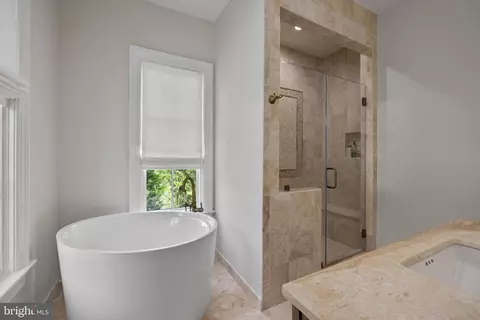 Bath - 7805 Grovemont Dr, Mclean, VA 22102 photo 5 of 5