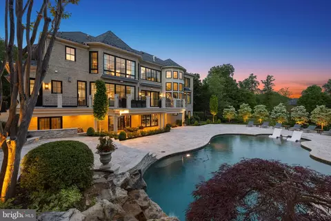 Exterior - 7805 Grovemont Dr, Mclean, VA 22102 photo 17 of 19