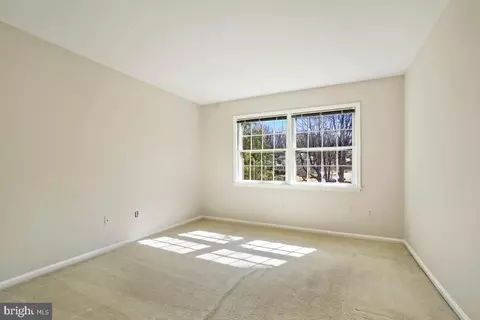 Bedroom - 1554 Forest Villa Ln, Mclean, VA 22101 photo 3 of 6